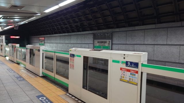 underground shopping mall Sapporo Sapporo Underground Mall: Pole Town (R4.8), Aurora Town (R4.8), Apia (R4.8) Kawasaki City Kawasaki Azalea (March 31, 2019) Niigata City Nishibori Rosa (R2.3) Nagoya city Ozone Station underground facility (equivalent to R3.3), Nagoya Kintetsu Building underground shopping mall (equivalent to R3.3) Kobe City Duo Kobe Yamate (R4.2), Duo Kobe Hamate (R4.2), M-Kitchen (R4.2), Sanchika (R4.2), Metro Kobe (R4.2) Hiroshima city Hiroshima Kamiyacho underground shopping mall Shareo (December 3, 2020) Fukuoka City Tenjin Underground Mall (equivalent to R3.10) Large underground pedestrian space Sapporo Sapporo Station Underground Walking Space (Designation R3.1), Kita-Ichijo Underground Parking Lot (Underground Walkway) (Designation R3.1), Sapporo Station North Exit No. 1 and 2 (Designation R4.8), Nishi 2-1-chome Underground Walkway Sendai city Sendai Station east-west underground passageway (equivalent to R4.3) Niigata City Bandai intersection (R2.3 designation) Tokyo Shinjuku Pedestrian Underground Passage No. 1 (R4.5 designation), Shinjuku Pedestrian Underground Passage No. 2 (R4.5 designation), Tochomae Station underground walkway (R4.5 designation), Ueno Chuo Dori Underground Pedestrian Road Sidewalk (R4.5 designation) Nagoya city Lucent Avenue (equivalent to R3.6) Kobe City Sannomiya Chuo-dori Underpass (R4.2 regulations), Shin-Nagata Bridge Underpass (R4.2 regulations), Shin-Nagata Shopping District Underpass (R4.2 regulations), Sannomiya Connecting Underpass (R4.2 regulations), Ikutasuji Underpass (R4.2) Sannomiya Underpass (R4.2 designation) Fukuoka City Gion/Hakata/Maizu underground passage (equivalent to R3.7)